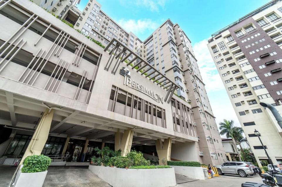 Infini by J&J ( Persimmon Studio | WiFi | Pool ) Apartment in Lapu-Lapu City