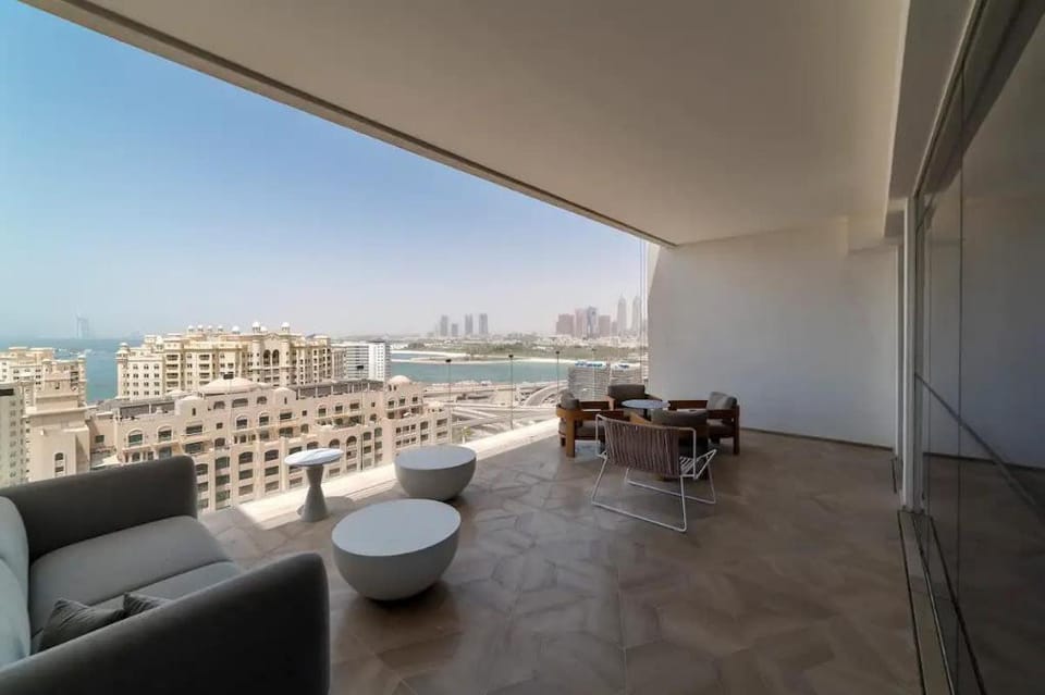 Lux 4BR penthouse w/ pvt pool in palm Jumeirah! Apartment in Dubai