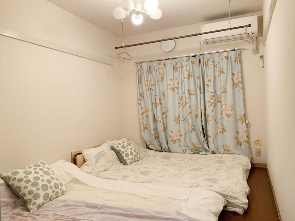 Near Shinjuku/Nishi Shinjuku 6 min. Shinjuku/Subway Station 6 min/High-speed internet Room 203 Vacation rental in Shibuya