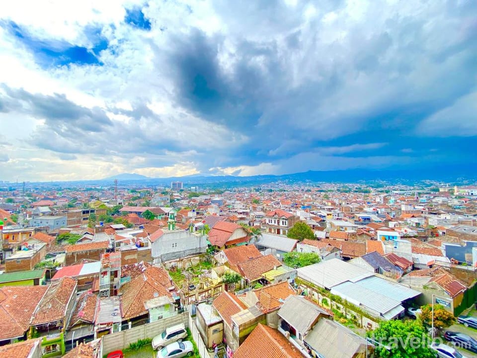 Nice 2BR Gateway Ahmad Yani Cicadas By Travelio Apartment in Bandung
