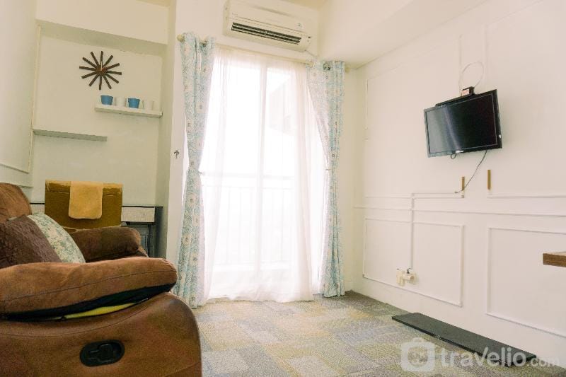 Nice and Homey 1BR Serpong Greenview By Travelio Apartment in Jakarta