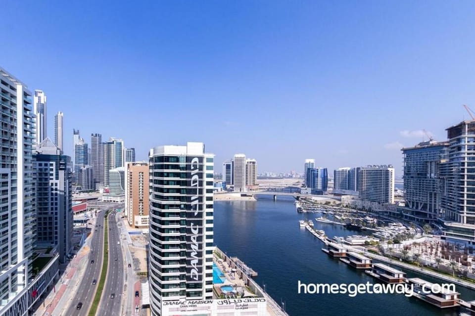 Luxury 1BR Apartment with full water Canal Views Apartment in Dubai