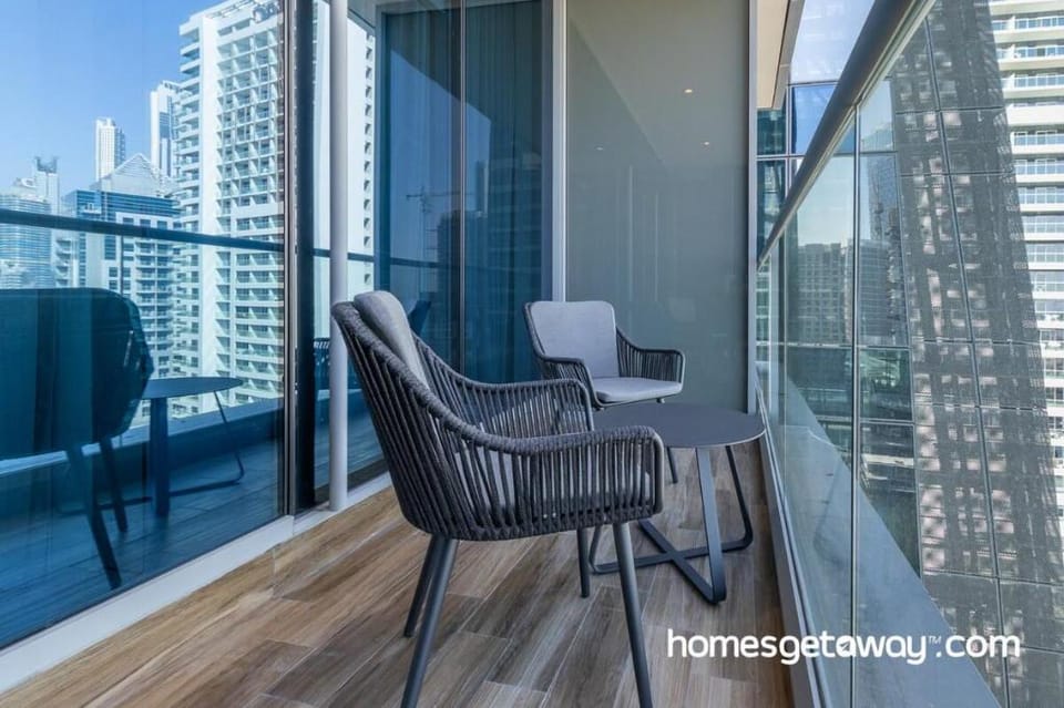 Luxury 1BR Apartment with full water Canal Views Apartment in Dubai