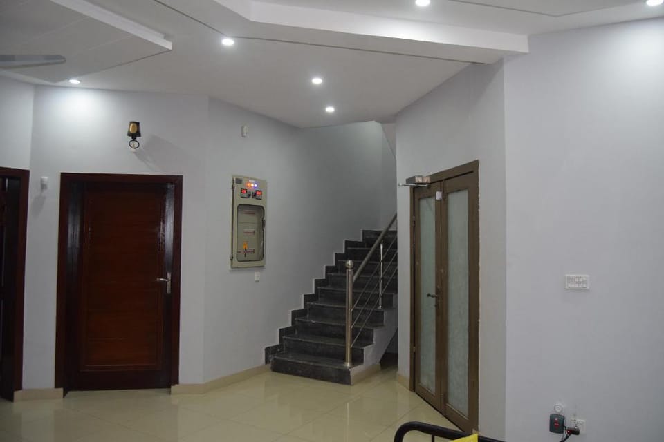 Ameer Al Hamza Guest House - امير حمزه گیسٹ ھائوس Villa in Islamabad