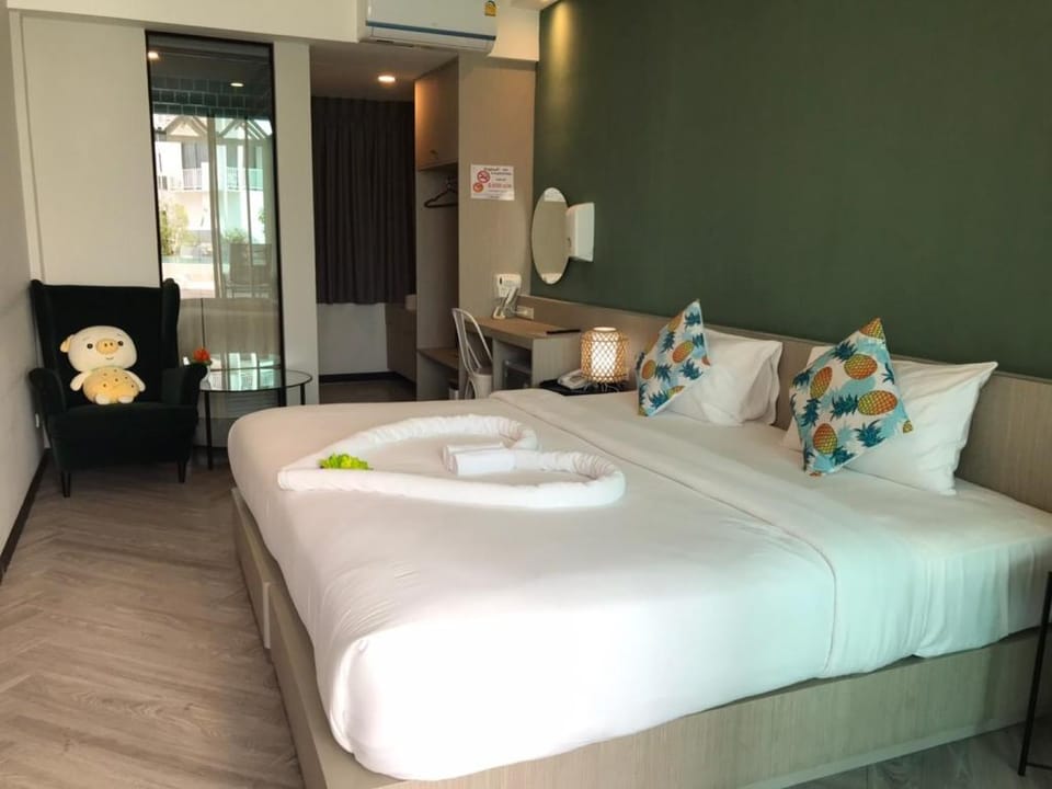 Yanud Residence pool side room1 Apartment in Phuket