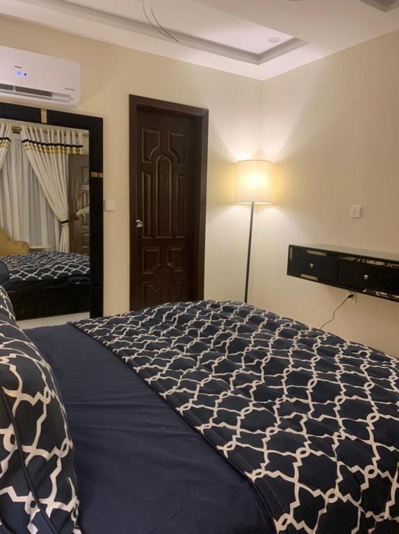 DIAMOUNT  Apartment in Lahore