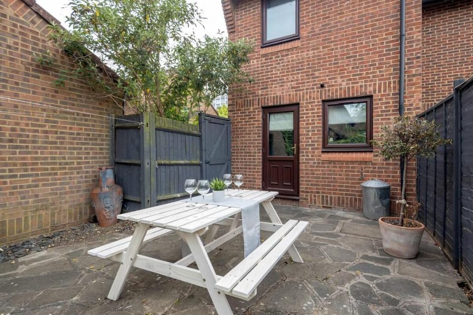 Two Bed House in Woodford/London and Enfield Vacation rental in Ilford