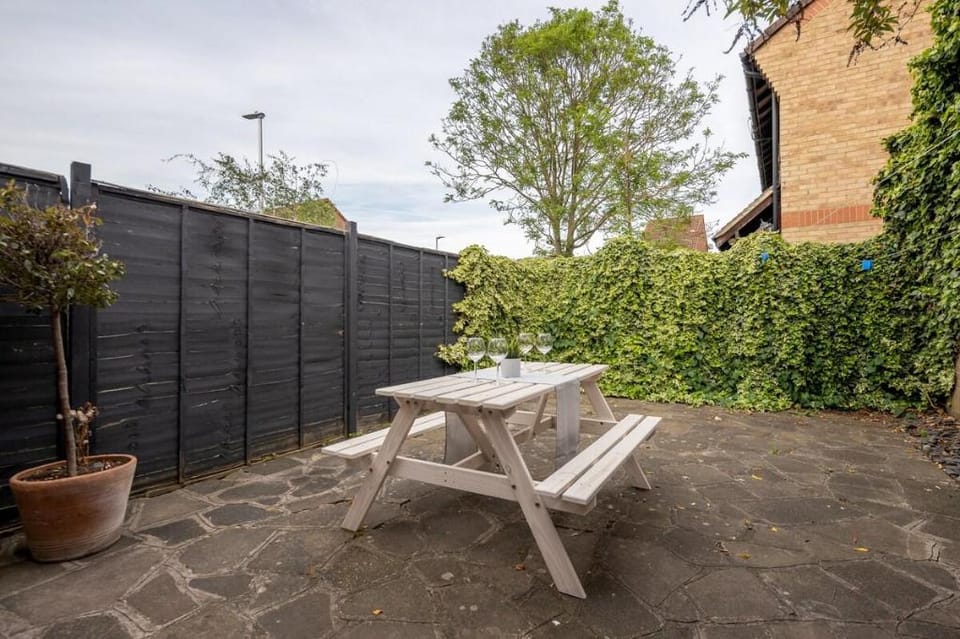 Two Bed House in Woodford/London and Enfield Vacation rental in Ilford