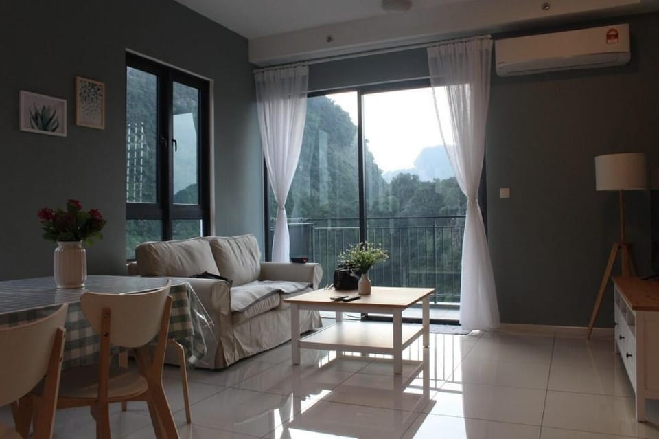 Cozy Suite 2 with Mountain and Theme Park Views Apartment in Perak