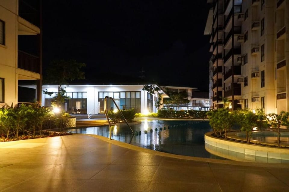 An Oasis in Tagaytay Deluxe Room A: Lush Apartment in Tagaytay