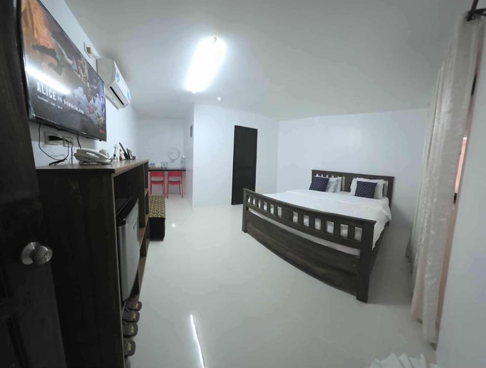 wombats beach resort,hotel, bar and restaurant Hotel in Olongapo