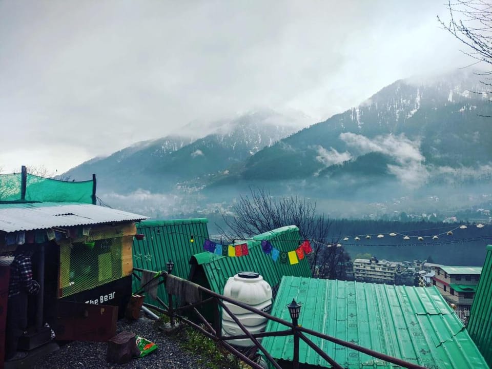 The bear huts Vacation rental in Manali