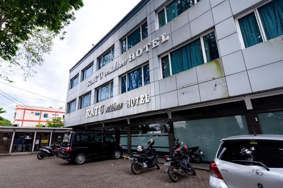 RedDoorz Premium @ Hotel Ratu Residence Hotel in Indonesia