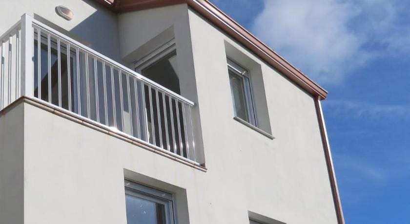 Bright studio apartment, great views, sleeps 4 Apartment in Terra de Soneira