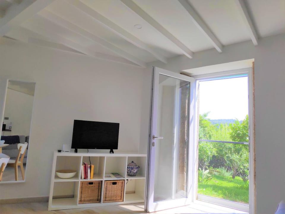 Spacious rustic cottage surrounded by nature Vacation rental in Terra de Soneira