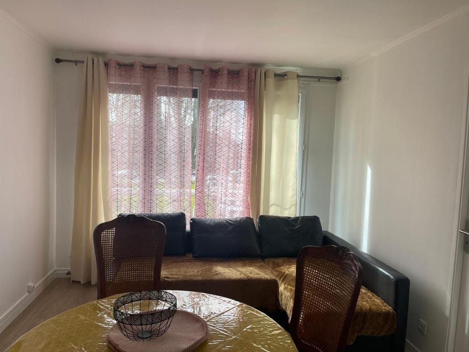 Appt F4 proche Gare d'Évreux Apartment in Normandy