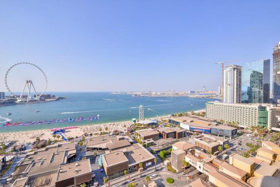 Deluxe Retreat JBR ~ Million Dollar View ~ Balcony Apartment in Dubai
