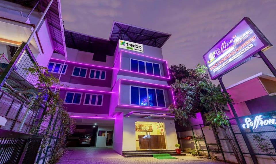 Treebo vSaffron Regency, Punnamada Lake Hotel in Alappuzha