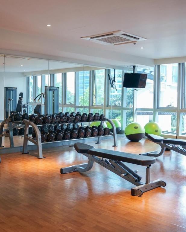Walk to luxurious stay in BGC Apartment in Makati