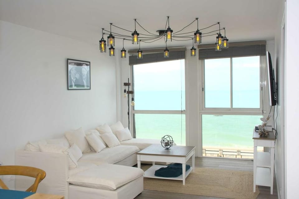 Les Pieds Dans l'Eau! Apartment in Normandy