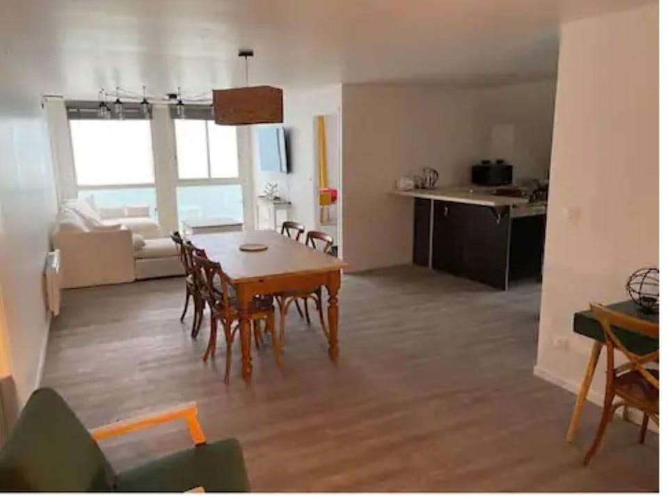 Les Pieds Dans l'Eau! Apartment in Normandy