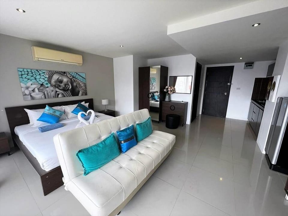 Patong studio-peaceful location, pool, parking G13 Apartment in Patong