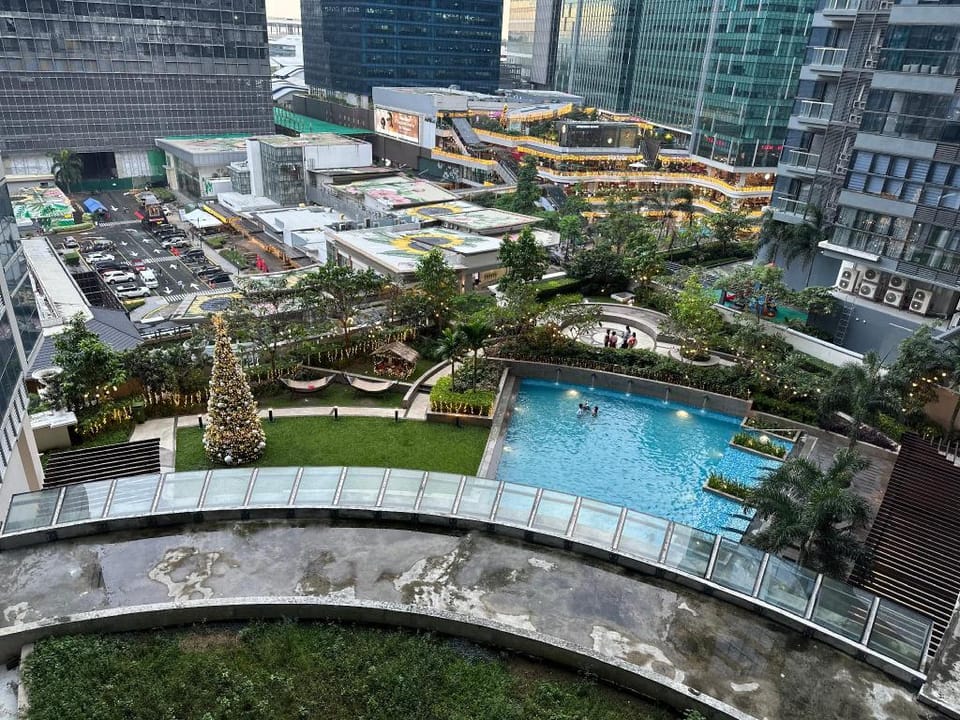 Opulent, Urban 1br Luxury Suite at Uptown BGC  Apartment in Makati