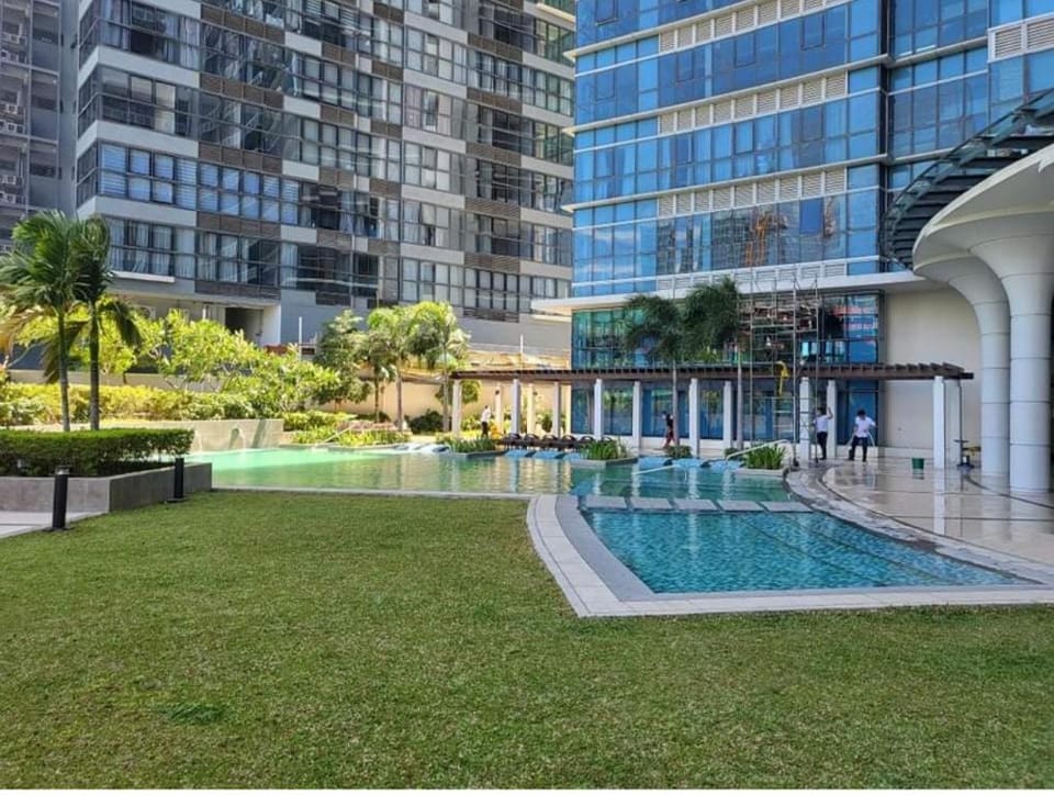 Opulent, Urban 1br Luxury Suite at Uptown BGC  Apartment in Makati