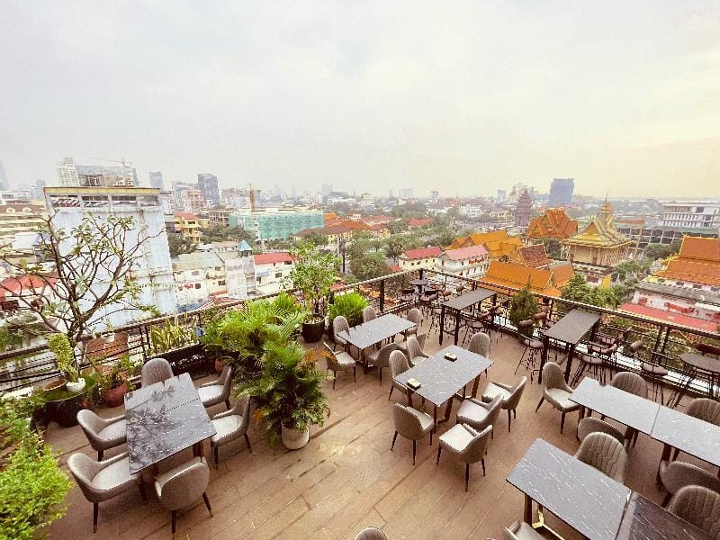 Deluxe King Suite Phnom Penh by Habitat Apartment in Phnom Penh Province