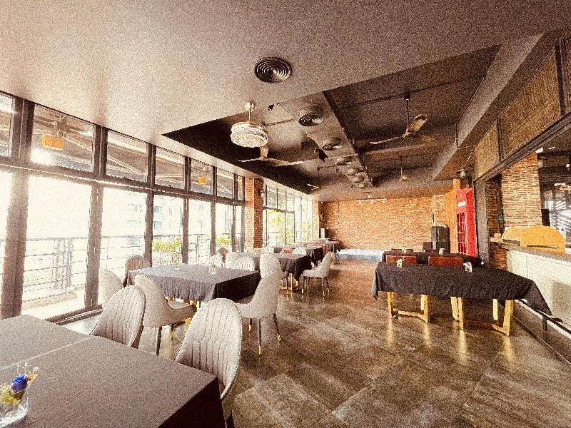 Deluxe King Suite Phnom Penh by Habitat Apartment in Phnom Penh Province