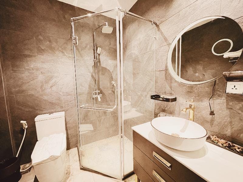 Deluxe King Suite Phnom Penh by Habitat Apartment in Phnom Penh Province