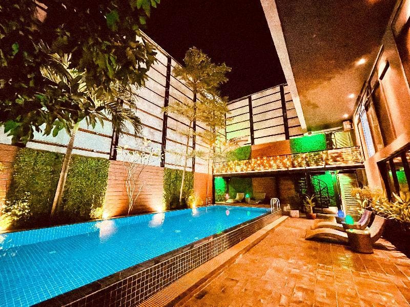Deluxe King Suite Phnom Penh by Habitat Apartment in Phnom Penh Province
