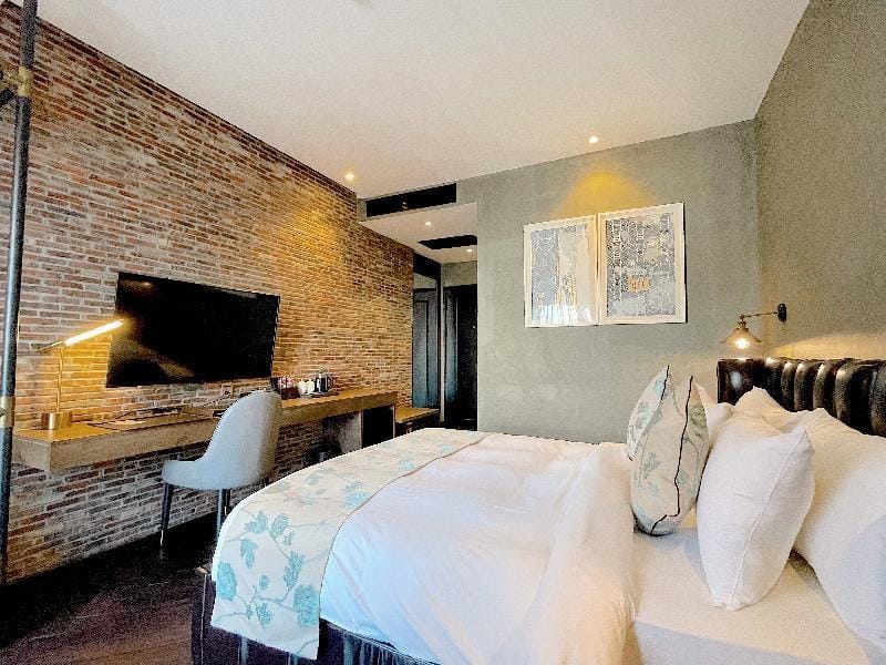 Deluxe King Suite Phnom Penh by Habitat Apartment in Phnom Penh Province