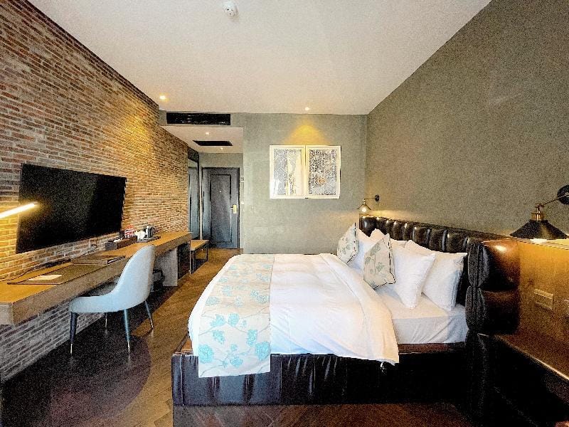 Deluxe King Suite Phnom Penh by Habitat Apartment in Phnom Penh Province