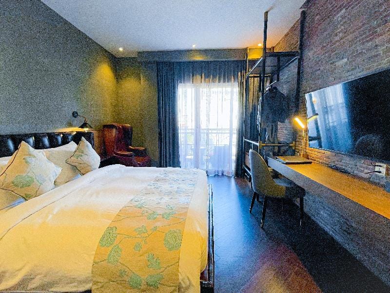 Deluxe King Suite Phnom Penh by Habitat Apartment in Phnom Penh Province