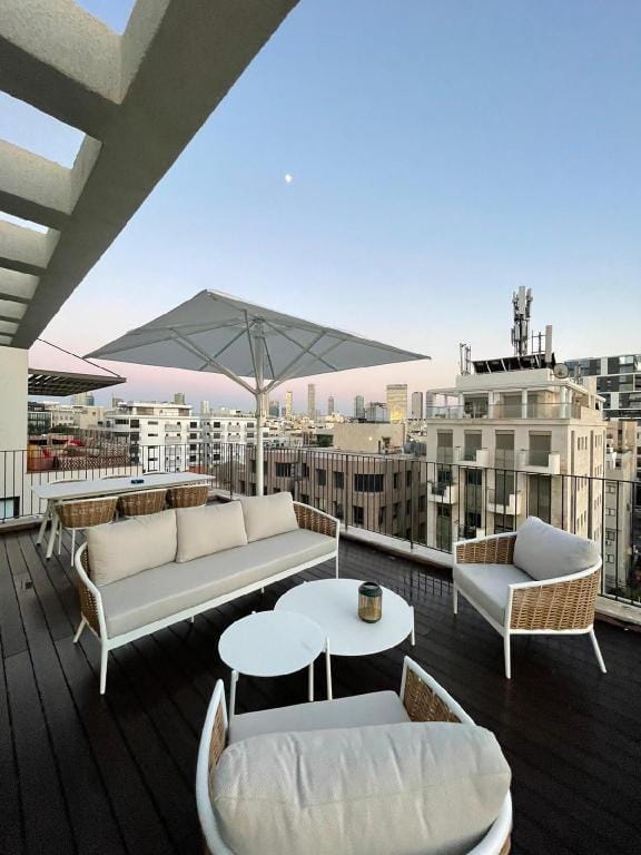 Adorable full sea view with Jacuzzi Vacation rental in Tel Aviv-Yafo