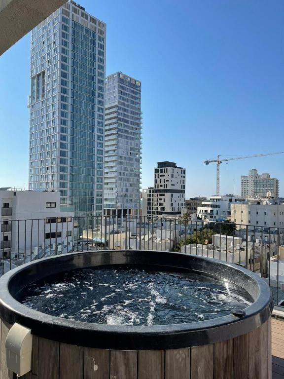 Adorable full sea view with Jacuzzi Vacation rental in Tel Aviv-Yafo