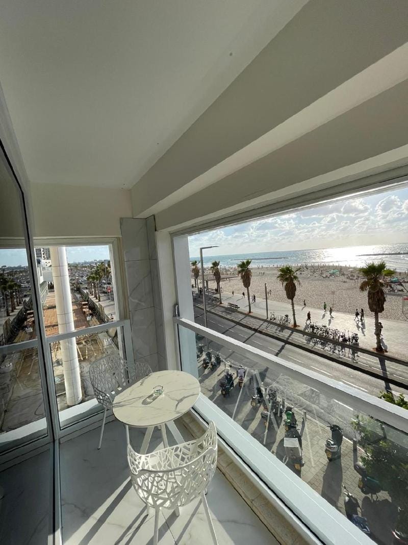 Stunning Sea View Apartment! on the beach!!! Vacation rental in Tel Aviv-Yafo
