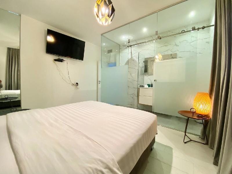 Stunning Sea View Apartment! on the beach!!! Vacation rental in Tel Aviv-Yafo
