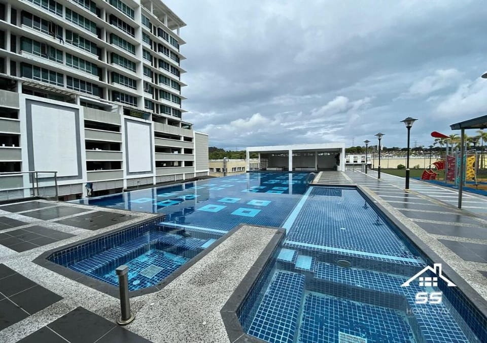 Austin Studio 1 queen bed + 2 singer floor bed Apartment in Johor Bahru