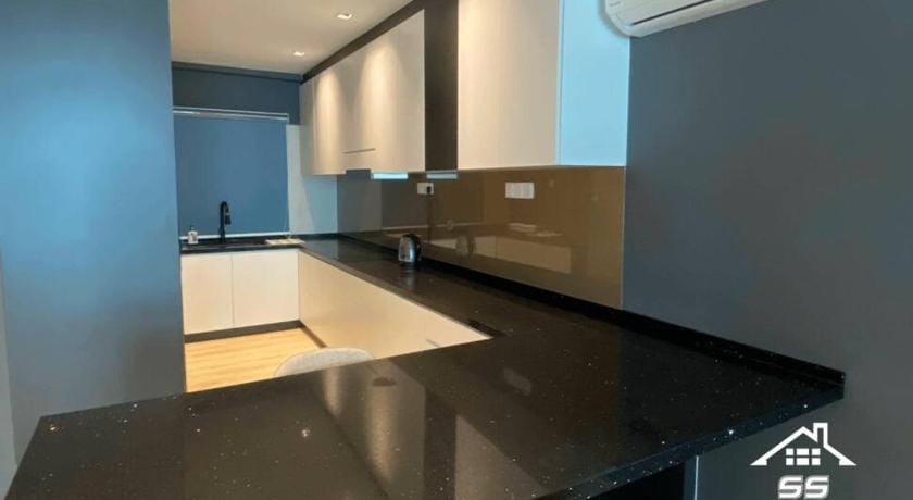 Austin Studio 1 queen bed + 2 singer floor bed Apartment in Johor Bahru