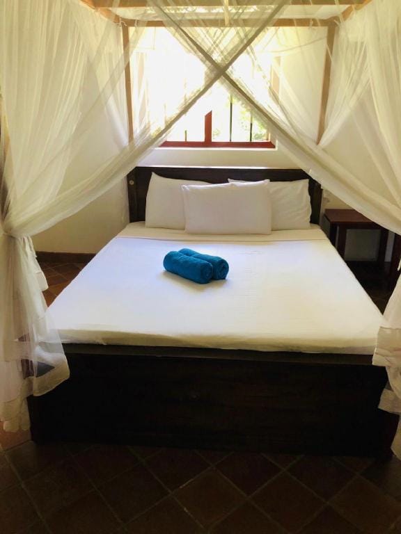 Coconut Treehouse Villa in Southern Province