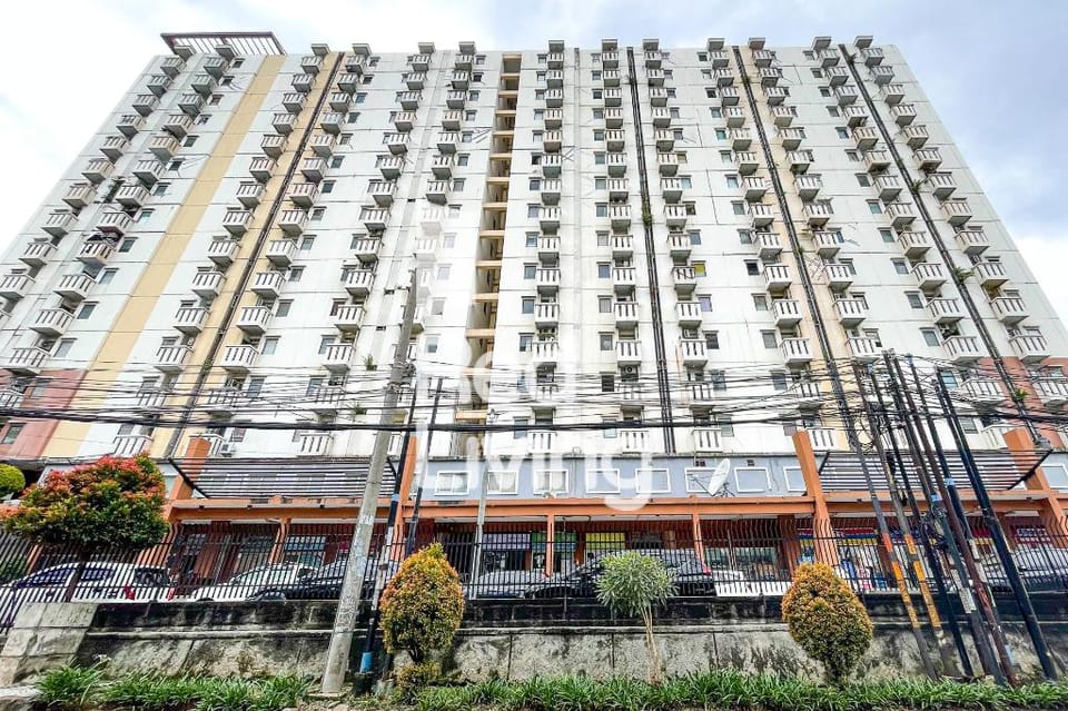 RedLiving Apartemen Cibubur Village - Lily's Room Tower C Hotel in Jakarta