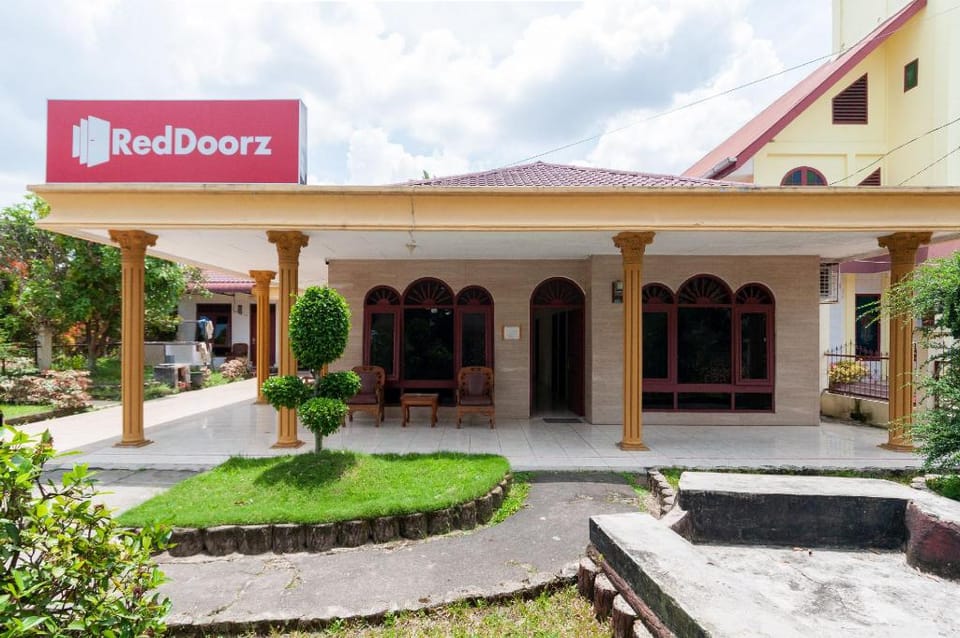 RedDoorz @ Samuel Homestay Pematangsiantar Hotel in Indonesia