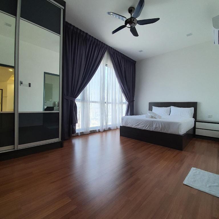 Super Spacious Family Deluxe Suite ♠ 3BR ♠ 5PAX ♠ Apartment in Subang Jaya