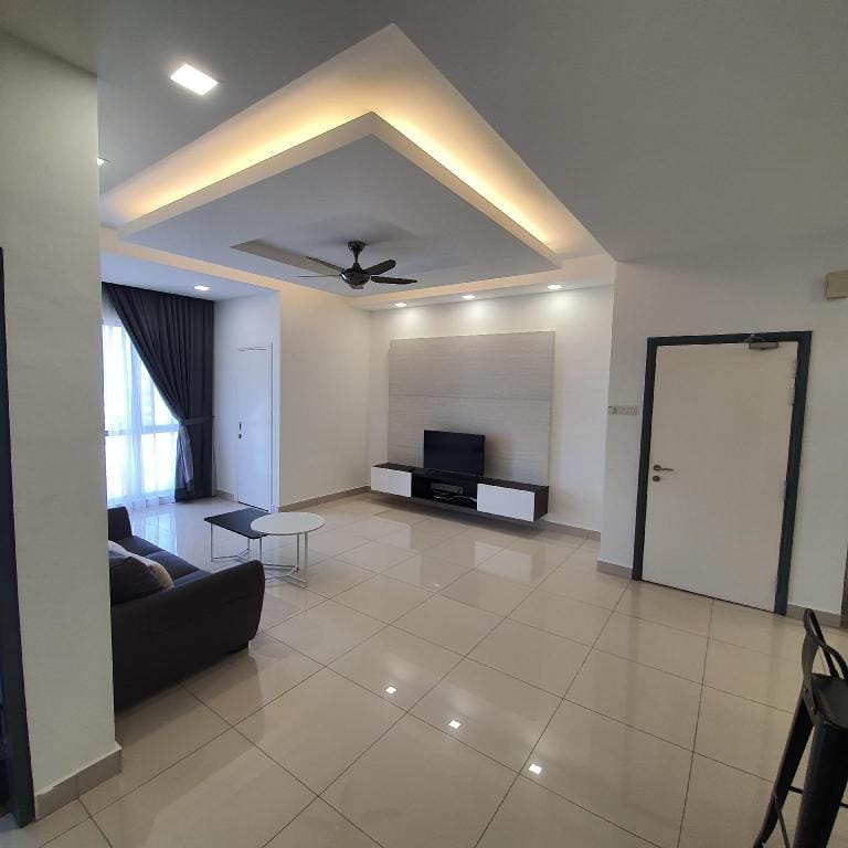 Super Spacious Family Deluxe Suite ♠ 3BR ♠ 5PAX ♠ Apartment in Subang Jaya