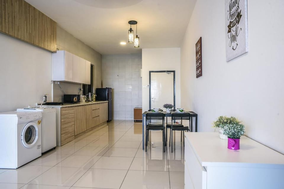 Funky Design Studio [2pax]w/WIFI near SunwayA15#/1 Apartment in Subang Jaya