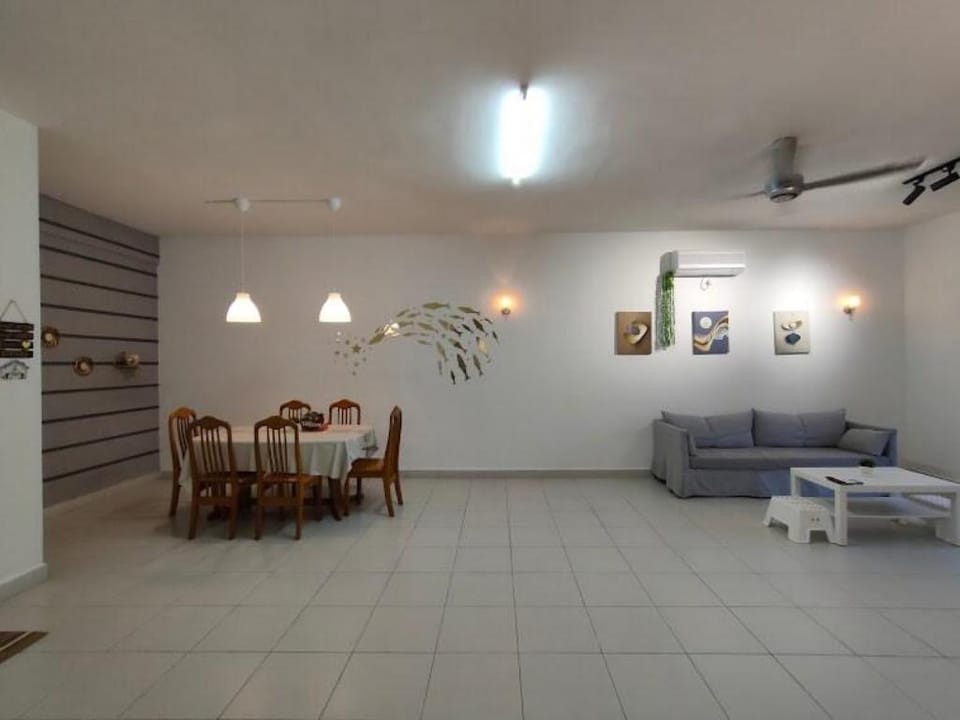 D04-Walk to Ikea Tebrau/Toppen/Aeon 8 mins 4-11pax Apartment in Johor Bahru