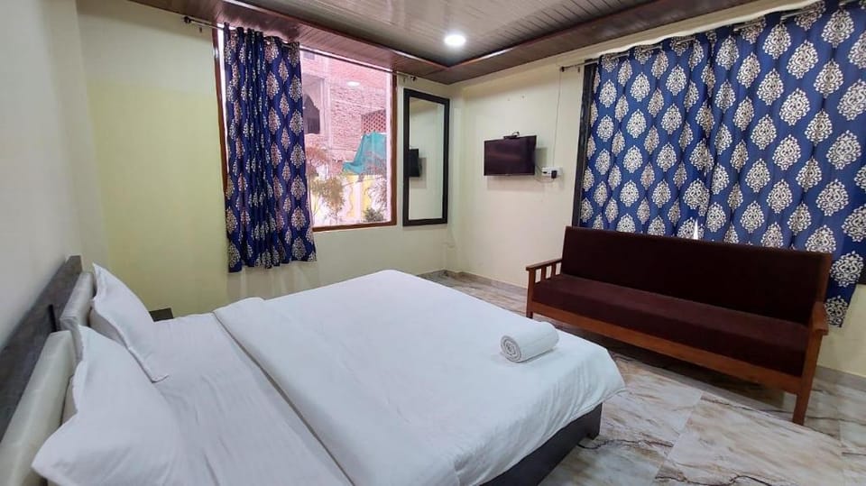 Samriddhi Hotel Banquet And Lawn Hotel in Varanasi
