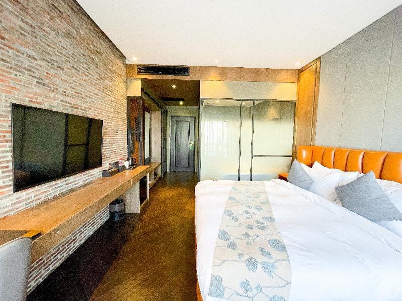 Premier Suite King Bed with Bathtub by Habitat Apartment in Phnom Penh Province